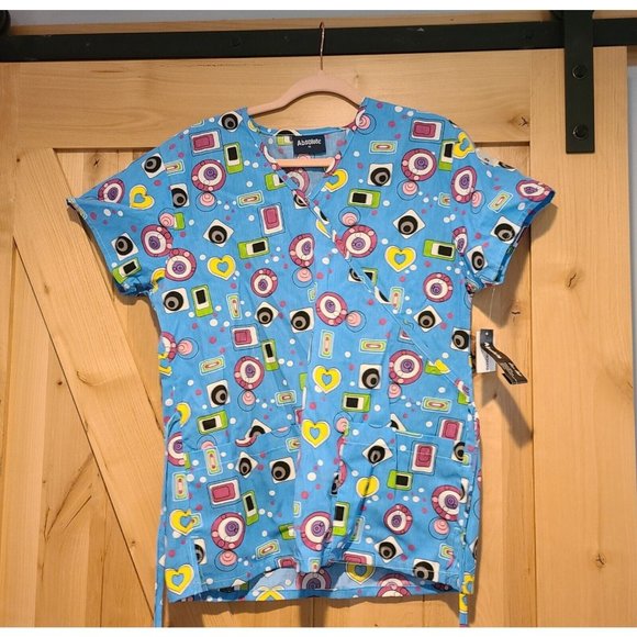 New Absolute  Scrub Top Size M. Abstract Fun Colorful Blue Pink Green. Hearts - Picture 1 of 7
